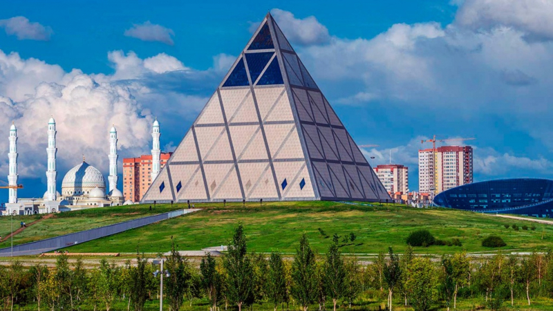 Астана. Дворец мира и согласия (Пирамида).