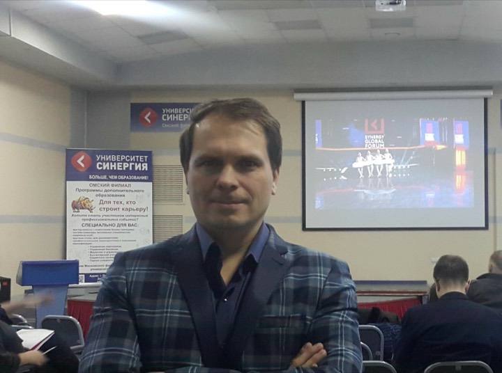 Показывал онлайн-трансляции крупных форумов ещё до пандемии