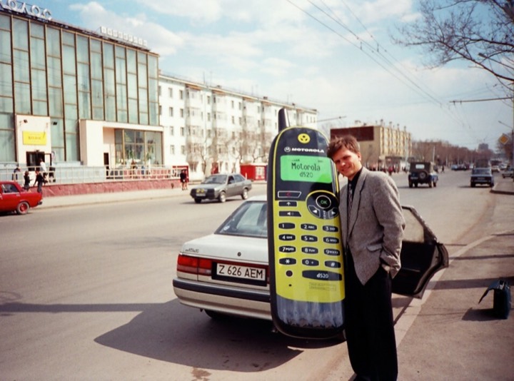Продавал мобильные телефоны 1999