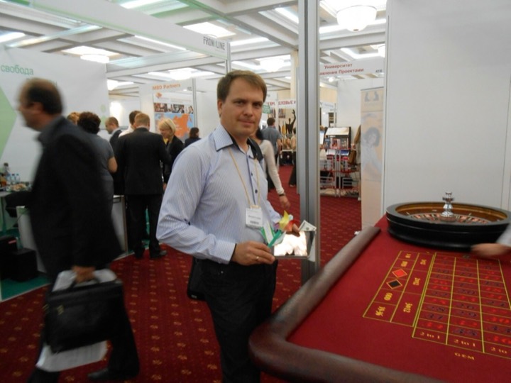 Дарил цветы партнёрам на главной выставке в отрасли - HR&amp;EXPO